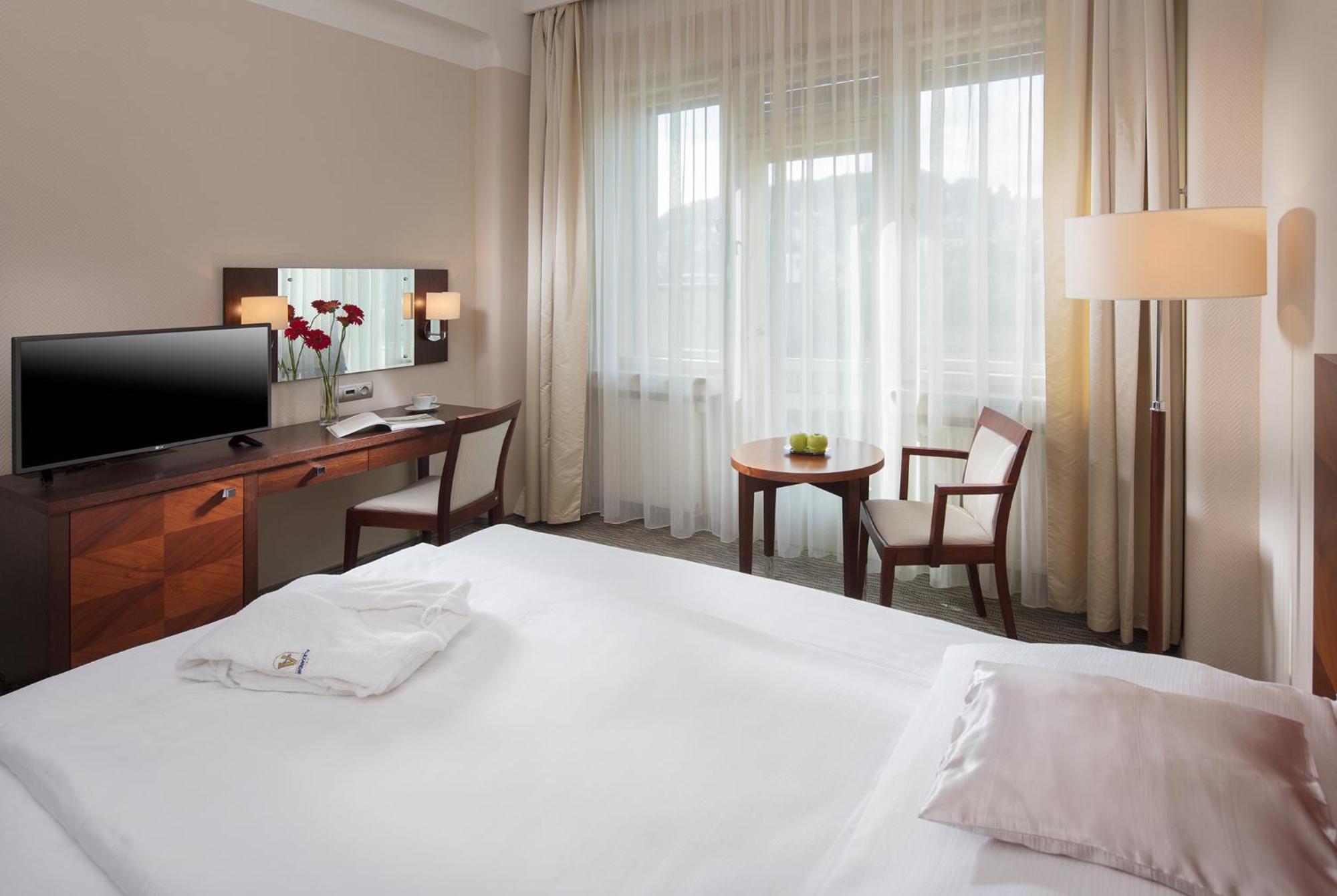 Alexandria Spa & Wellness Hotel Luhacovice Bagian luar foto