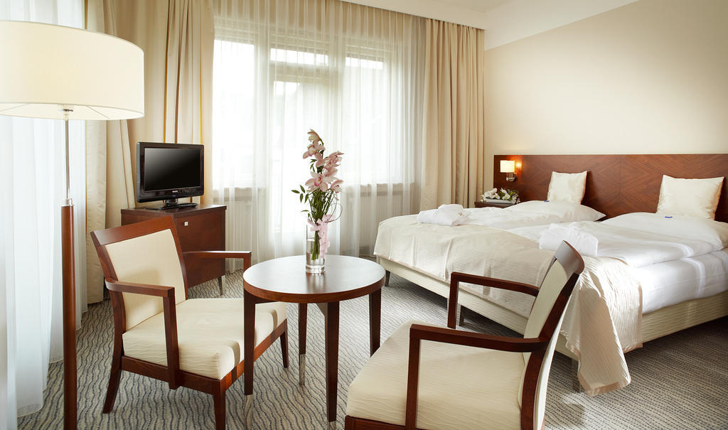 Alexandria Spa & Wellness Hotel Luhacovice Ruang foto