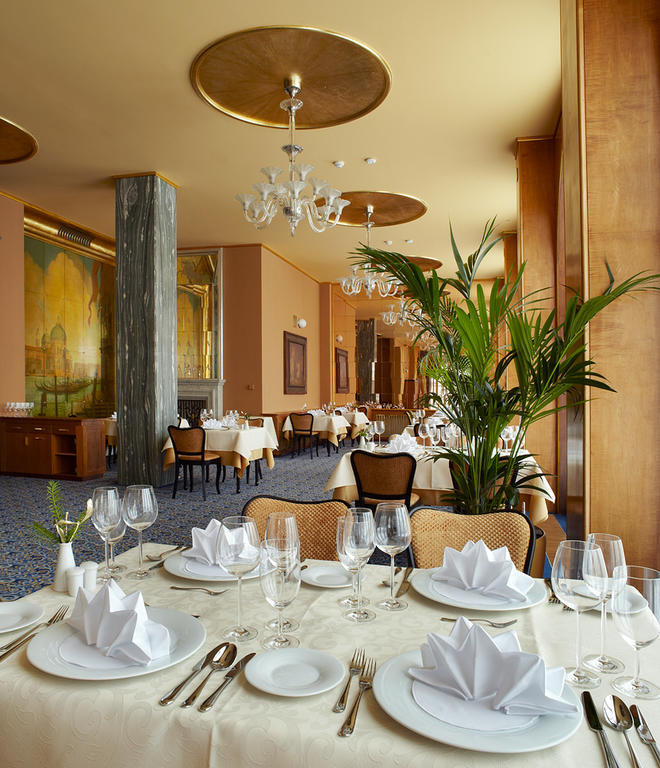 Alexandria Spa & Wellness Hotel Luhacovice Bagian luar foto