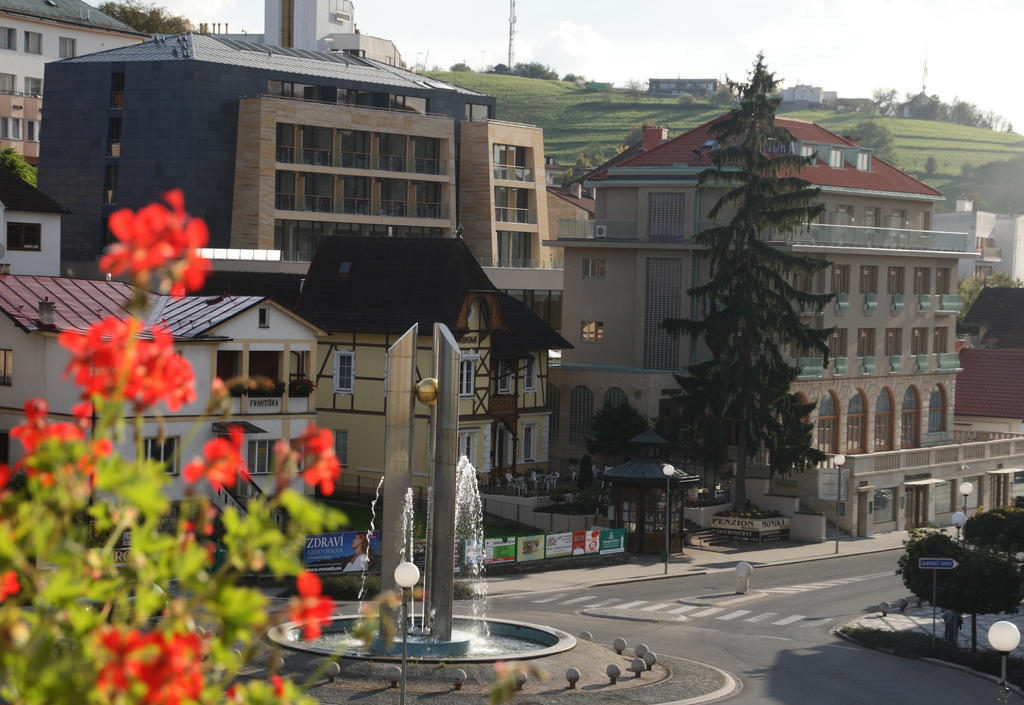 Alexandria Spa & Wellness Hotel Luhacovice Bagian luar foto